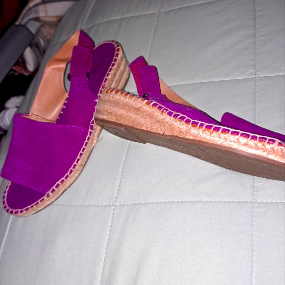 8M Franco Sarto Suede espadrilla shoe.  1 1/2 inch heel. Color (fushia).